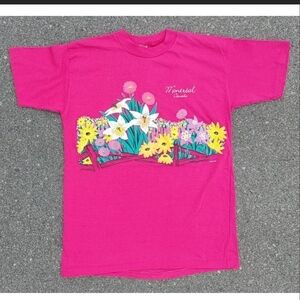 Vintage 90s Montreal Canada Tourist Graphic T-Shirt Hot Pink Made in Canada M